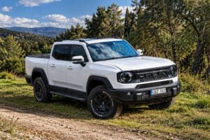 Το πρώτο ντίζελ plug-in αγροτικό με 476 άλογα και 1,1 λτ./100 χλμ