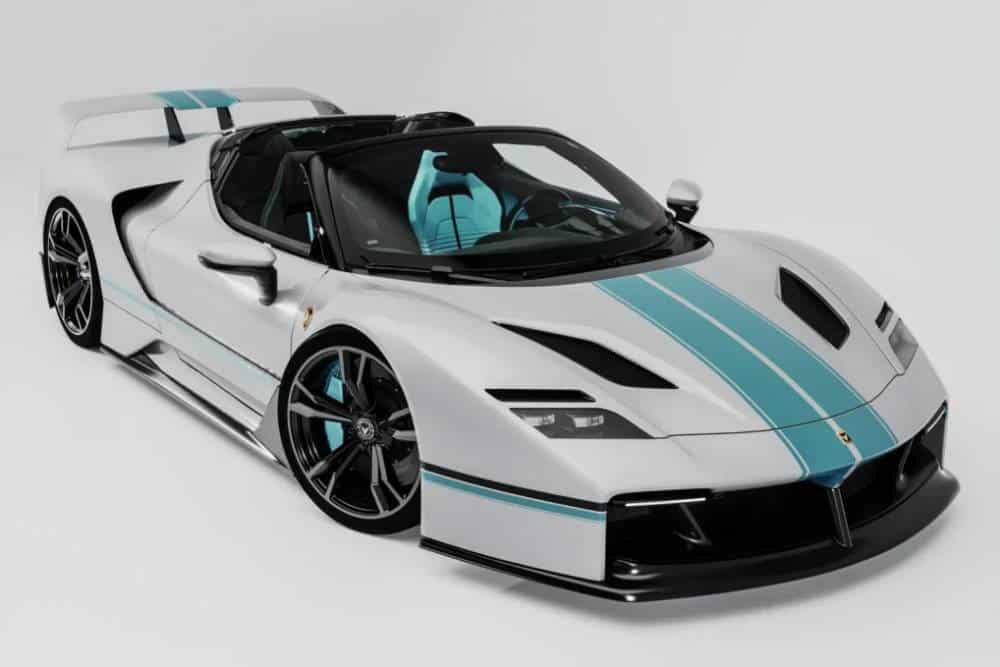 https://autogreeknews.gr/wp-content/uploads/2026/10/ferrari-v4x-spyder-venuum-concept-white-turquoise-2.jpg