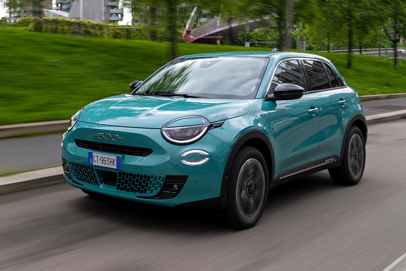 Προσφορά για πλήρως εξοπλισμένο Fiat 600 Hybrid