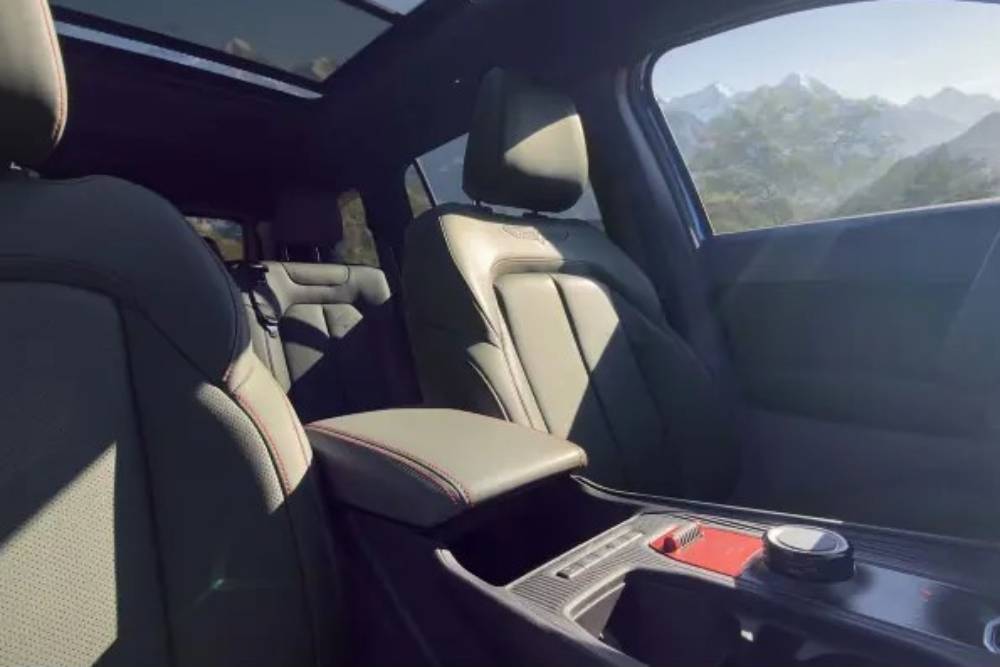 https://autogreeknews.gr/wp-content/uploads/2026/10/jeep-cherokee-trailhawk-08.jpg