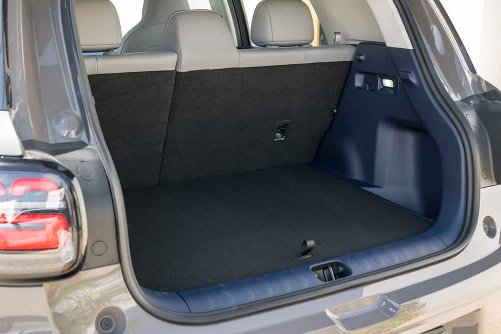 https://autogreeknews.gr/wp-content/uploads/2026/10/leapmotor-b03x-interior-31.jpg