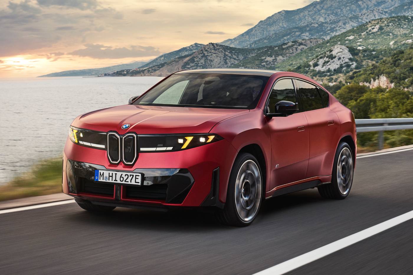 Νέα BMW iX4 με έως 612 ίππους και 828 χλμ. αυτονομία