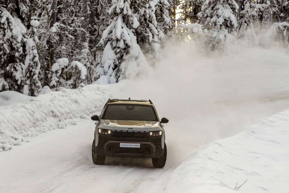 https://autogreeknews.gr/wp-content/uploads/2026/10/new-compass-4xe-sport-2-1.jpg