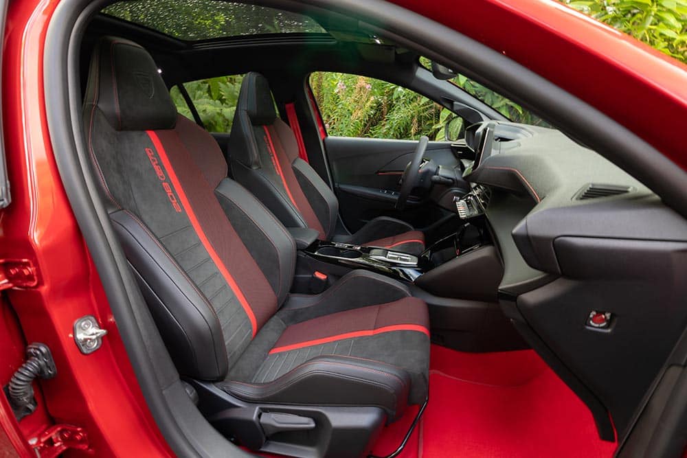 https://autogreeknews.gr/wp-content/uploads/2026/10/peugeot-e-208-gti-12.jpg