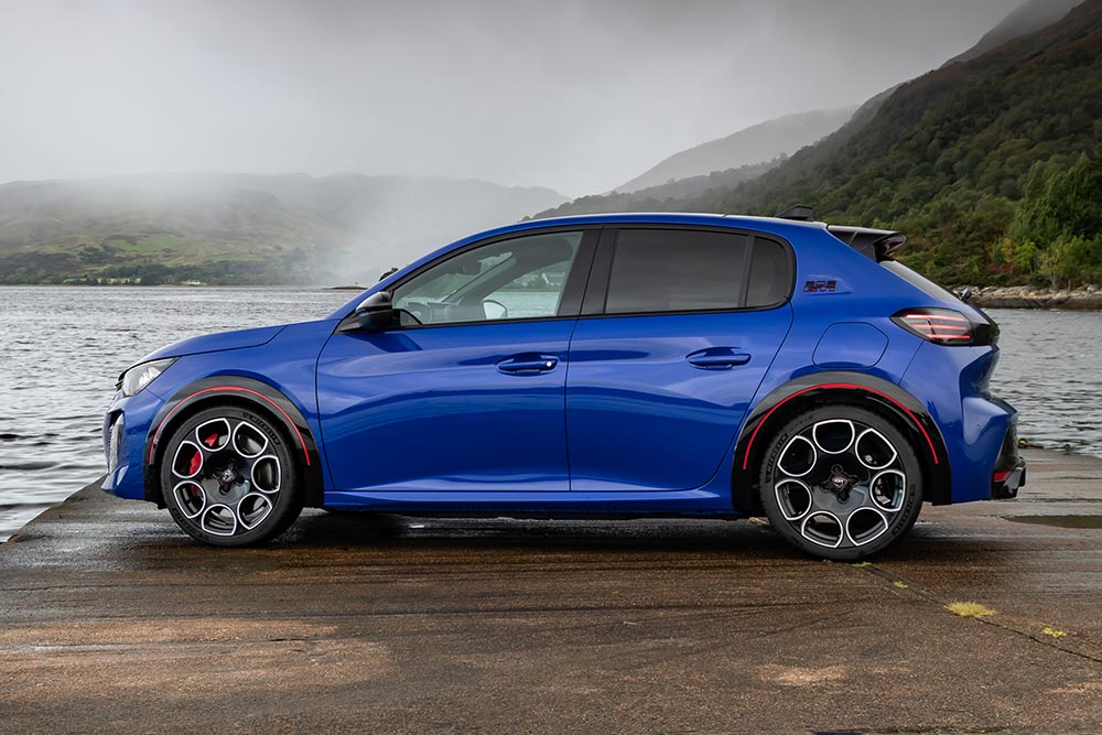 https://autogreeknews.gr/wp-content/uploads/2026/10/peugeot-e-208-gti-2.jpg