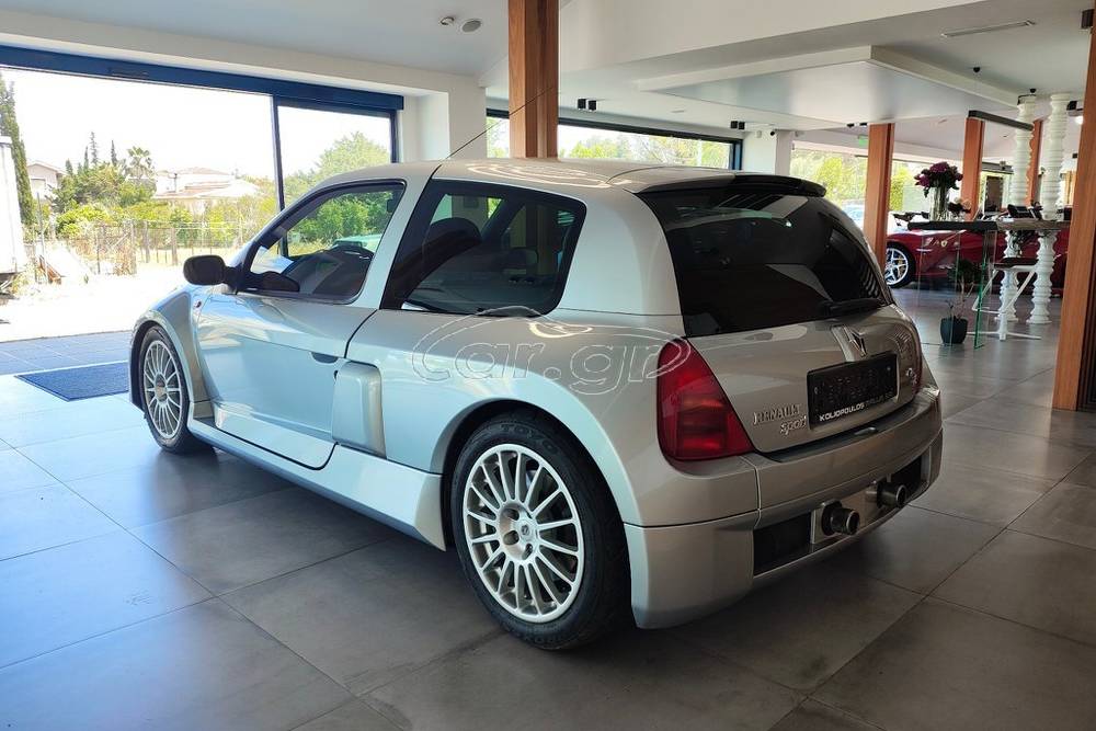 Πωλείται στην Ελλάδα το εξωφρενικό Renault Clio V6