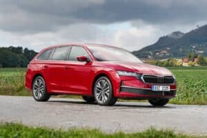 Η Skoda Octavia αποκτά για πρώτη φορά full hybrid κινητήρα