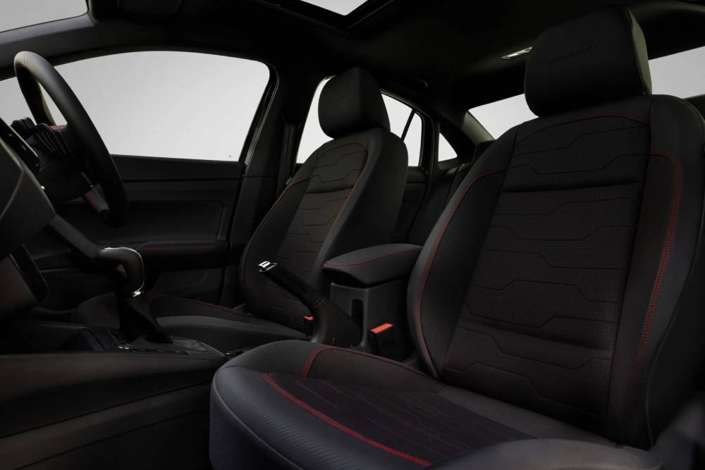 https://autogreeknews.gr/wp-content/uploads/2026/10/skoda-slavia-my26-12.jpg