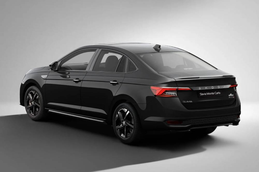 https://autogreeknews.gr/wp-content/uploads/2026/10/skoda-slavia-my26-9.jpg