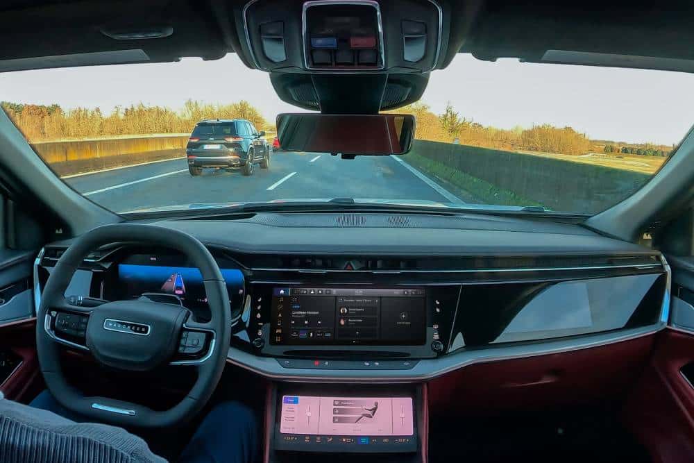 https://autogreeknews.gr/wp-content/uploads/2026/10/stellantis-autonomous-tech-2.jpg