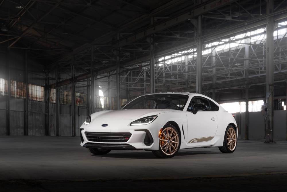 https://autogreeknews.gr/wp-content/uploads/2026/10/subaru-brz-zc15-02.jpg
