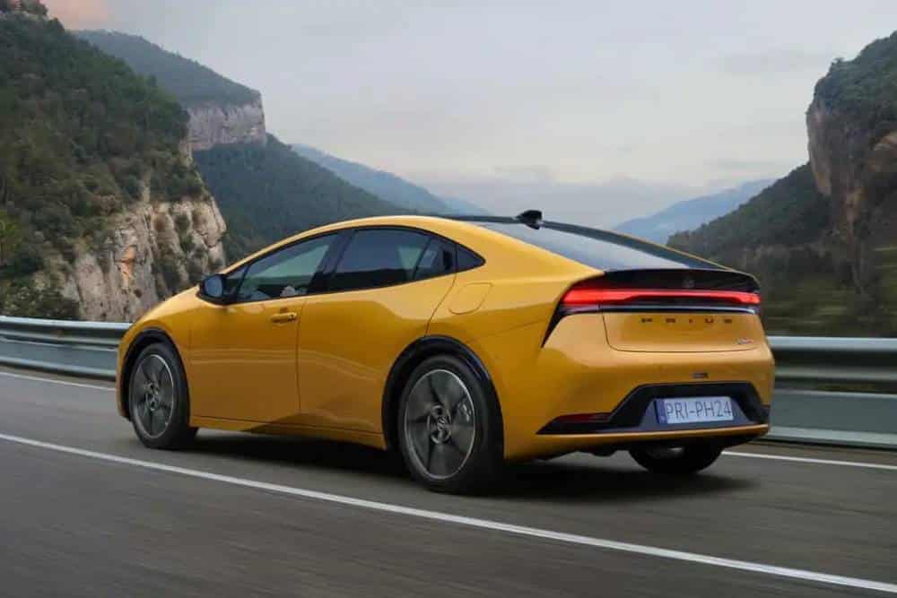 Toyota προς Ε.Ε: «Μηδενικών εκπομπών πολλά υβριδικά»