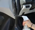 Ξιδάκι στις πόρτες του αυτοκινήτου: Γιατί κάνει καλό;